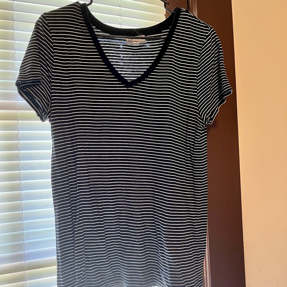 Gap Favorite Striped V Neck T-Shirt size L/Large